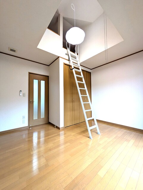 居室・リビング　７帖の洋室