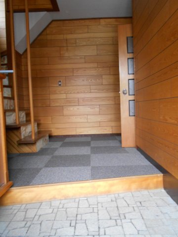 大和1条6丁目の玄関写真