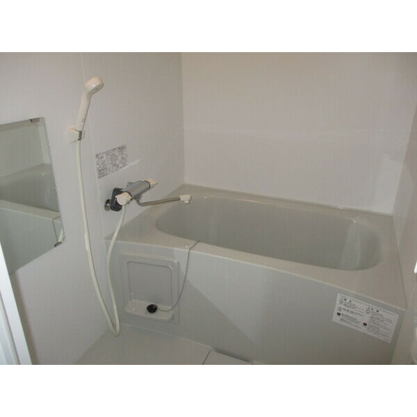 バス・シャワールーム　浴槽、洗い場ともにゆったりとしたバスルーム♪