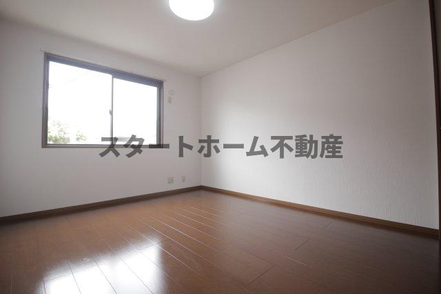 その他部屋・スペース　開放的な寝室です