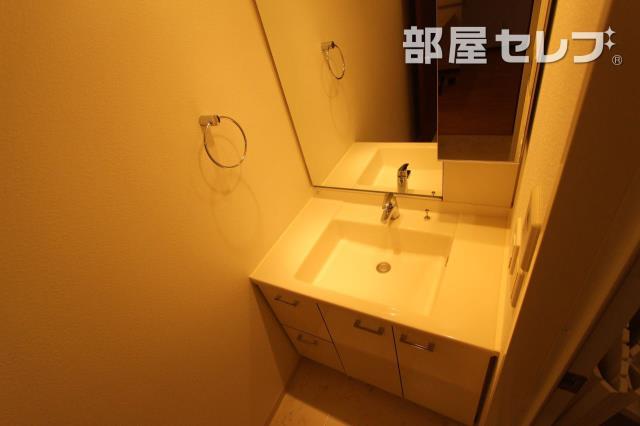 洗面設備　落ち着きのある洗面所です