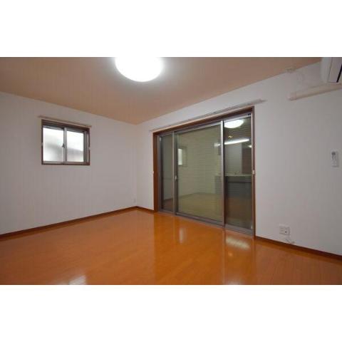 居室・リビング　室内