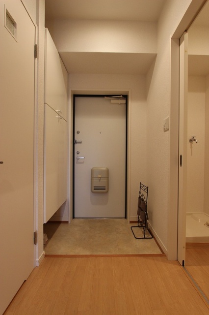 玄関　同物件別号室