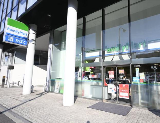 コンビニ　ファミリーマート南麻布三丁目店（コンビニ）まで426m