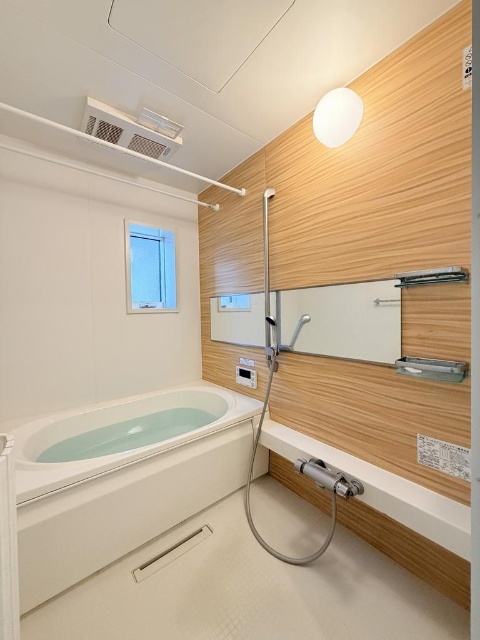 バス・シャワールーム　同物件別室のイメージ画像となります　反転した間取りとなります