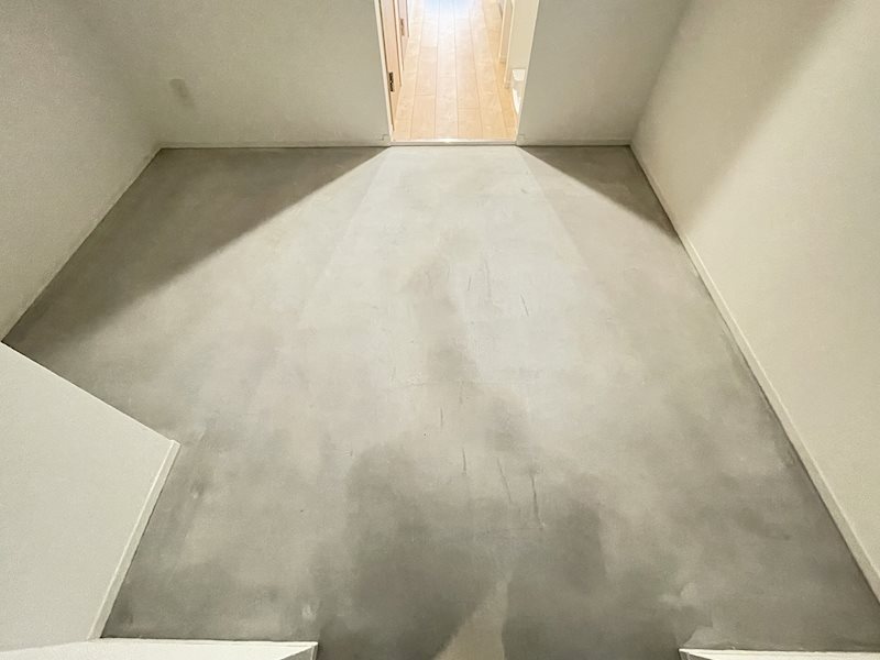 玄関　玄関部分は土間になっています