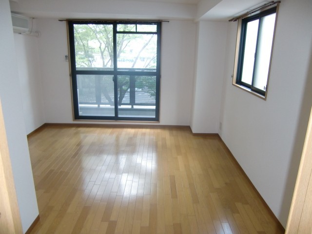 居室・リビング　広々とした洋室