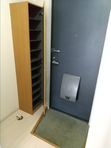 玄関　同間取り別部屋写真です。