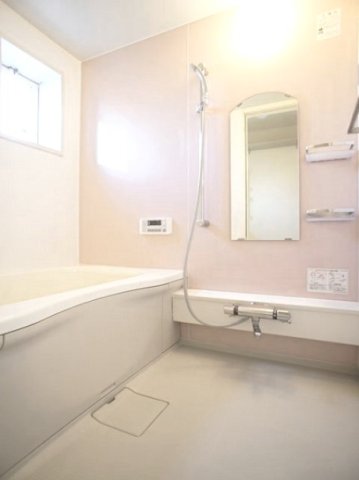 バス・シャワールーム　追い焚き機能付きです♪
