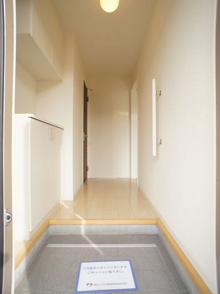 玄関　1階玄関！たくさん収納できるシューズボックスが付いています♪