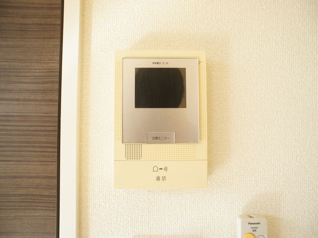 セキュリティ　訪問者の確認ができるTVドアホン付きです♪
