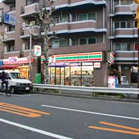 コンビニ　セブンイレブン 新宿西早稲田3丁目店（コンビニ）まで213m