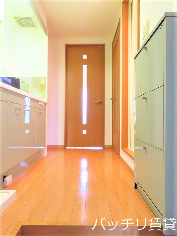 玄関　同型タイプの為、現状を優先致します。