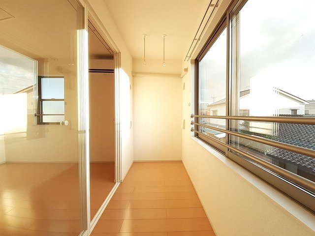 バルコニー　こちらサンルームになります