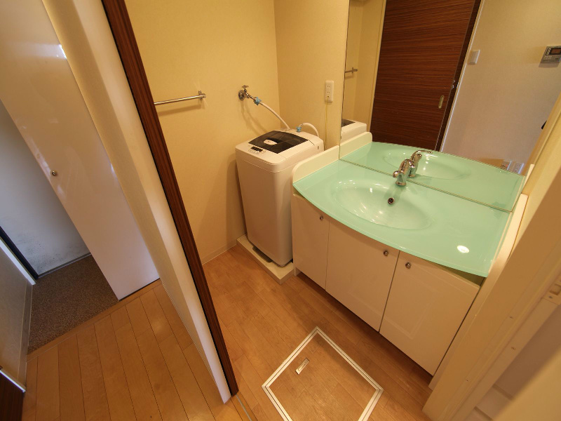 洗面設備　脱衣所　独立洗面台付　室内洗濯機置き場　洗濯機ご用意できます