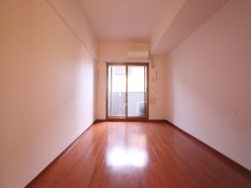 居室・リビング　洋室8.3帖　エアコン完備