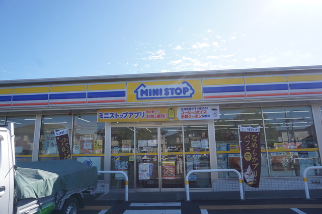 コンビニ　ミニストップ　仙台泉崎１丁目店（コンビニ）まで209m