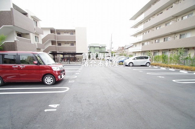 駐車場　敷地内駐車場完備