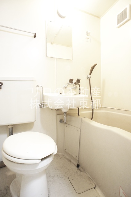 バス・シャワールーム　お掃除がしやすい３点ユニットバスです☆