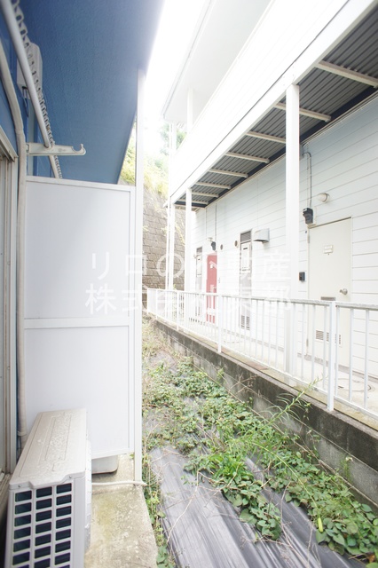 バルコニー　お天気のいい日は洗濯物も気持ちよく干せますね！