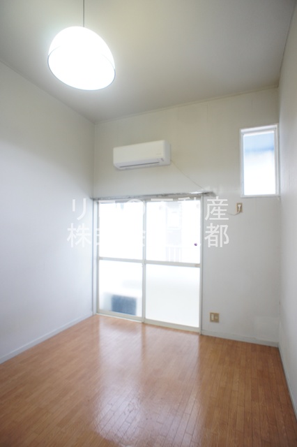 居室・リビング　南西向きなので日当たりが良く日中は照明なしで過ごせます♪