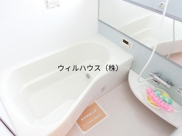 バス・シャワールーム　浴室乾燥機、追焚機能付の広々バスルーム！