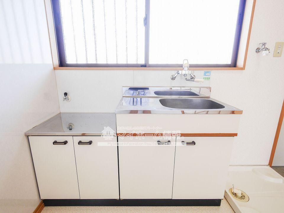 キッチン　自然光が入る窓のあるキッチン！！