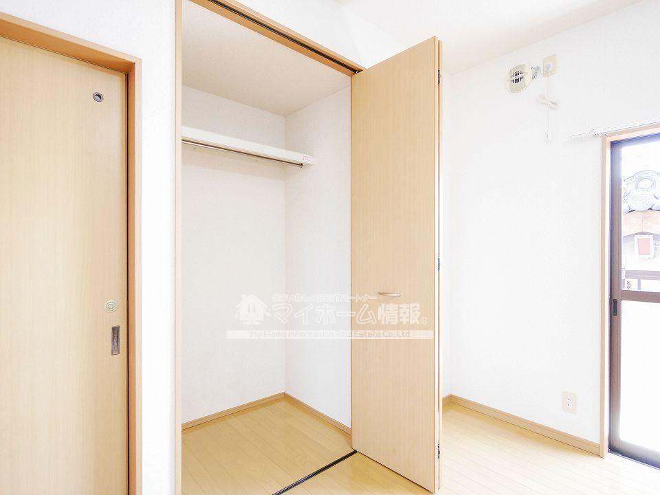 収納　片付け上手になるハンガーポール付きクローゼット！