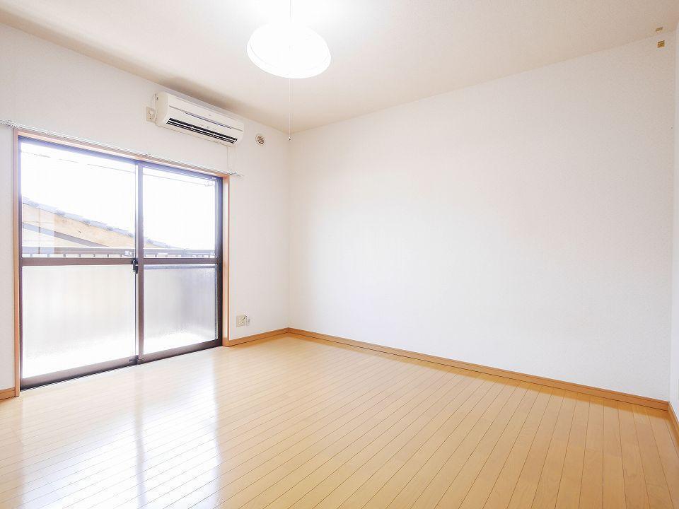 居室・リビング　木の温もりがやさしいフローリング♪