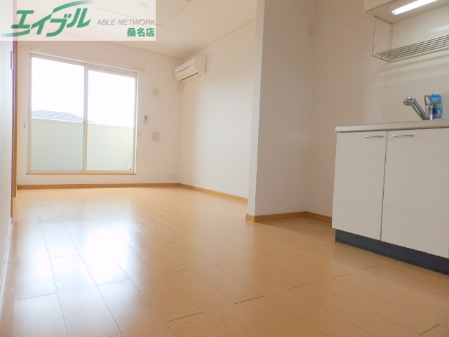 居室・リビング　同物件別室反転タイプ画像