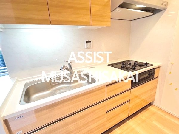 キッチン　写真：設備同仕様の別物件です