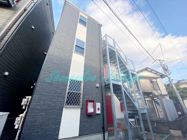 建物外観　1フロア1世帯で快適生活♪