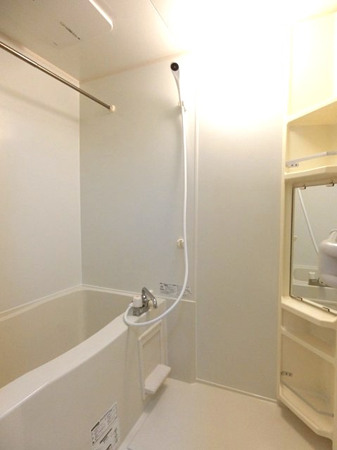 バス・シャワールーム　追い焚き機能・浴室暖房乾燥機付きバスルーム♪雨の日のお洗濯に