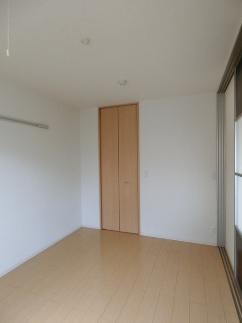 その他部屋・スペース　西向き洋室6帖☆ワンステップクローゼットがあります♪お洋服の