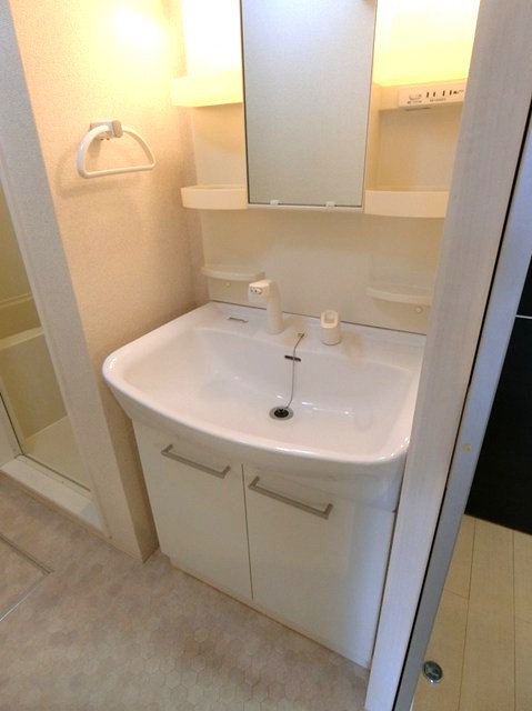 洗面設備　洗髪洗面化粧台で忙しい朝にも寝癖の付いた頭にも優しい☆お化粧