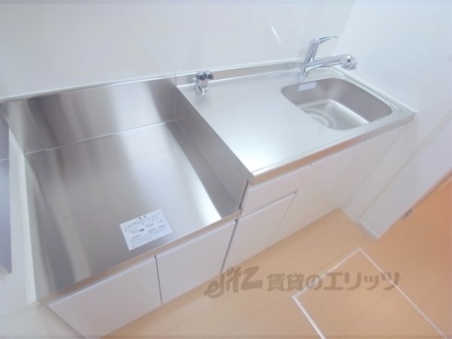 キッチン　作業台もあり、とても広いキッチンです。