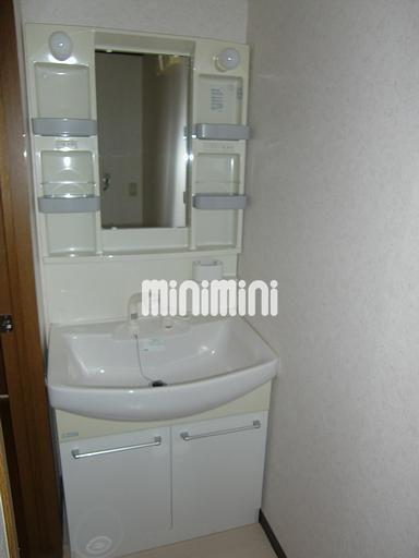 洗面設備　収納もの豊富