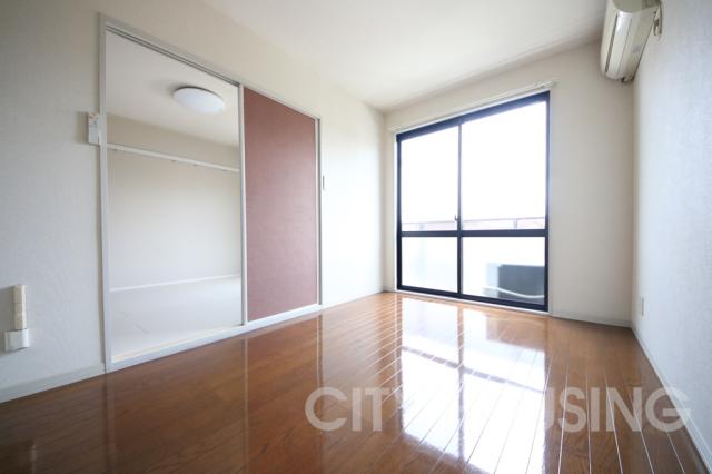 居室・リビング　※同タイプ部屋の写真です。