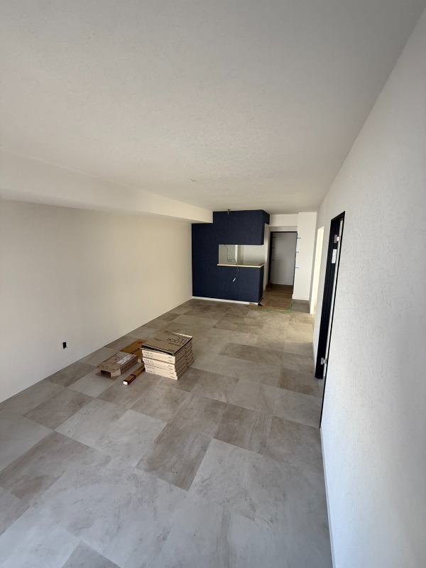 居室・リビング　同物件別室のお部屋です