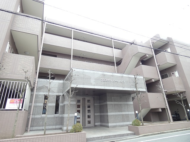 エントランス　★重厚感のあるエントランス★