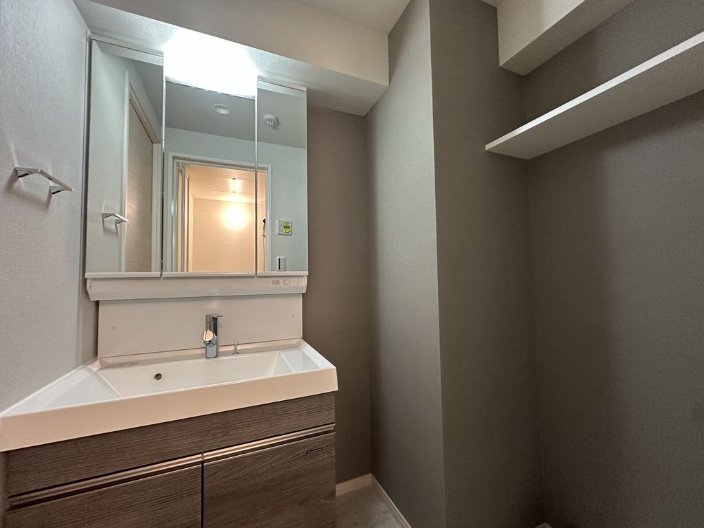 洗面設備　脱衣スペースもあります