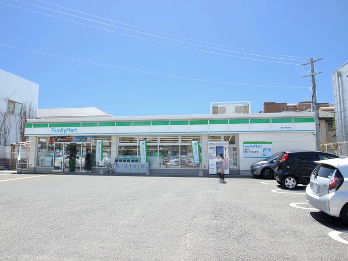 コンビニ　ファミリーマート豊中中桜塚店（コンビニ）まで300m