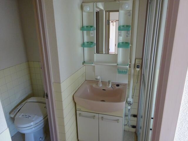 洗面設備　別号室の写真を使用しています