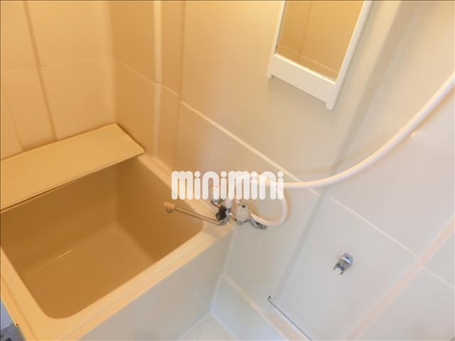 バス・シャワールーム　バスルームです