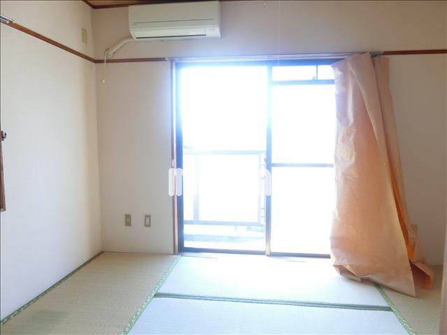 居室・リビング　落ち着きのあるお部屋です