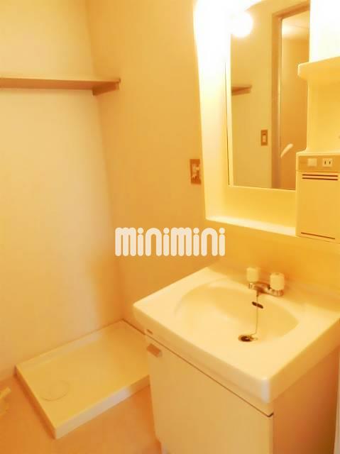 洗面設備　脱衣所に独立洗面台と洗濯機置き場