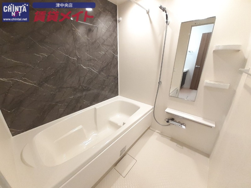 バス・シャワールーム　同型タイプの写真です