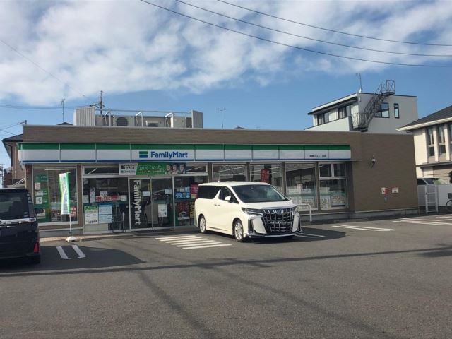 コンビニ　ファミリーマート（コンビニ）まで470m