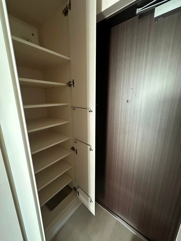玄関　参考写真（同物件別部屋）