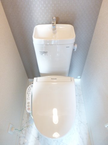トイレ　同タイプ参考写真です。